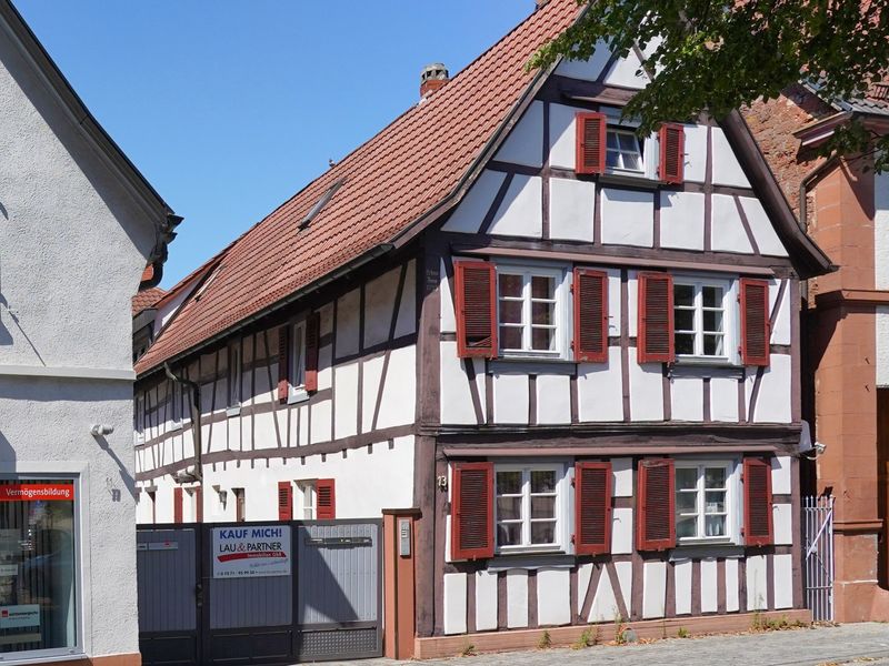 Kandel: Vermietetes Zweifamilienhaus, modernisierungsbedürftig!